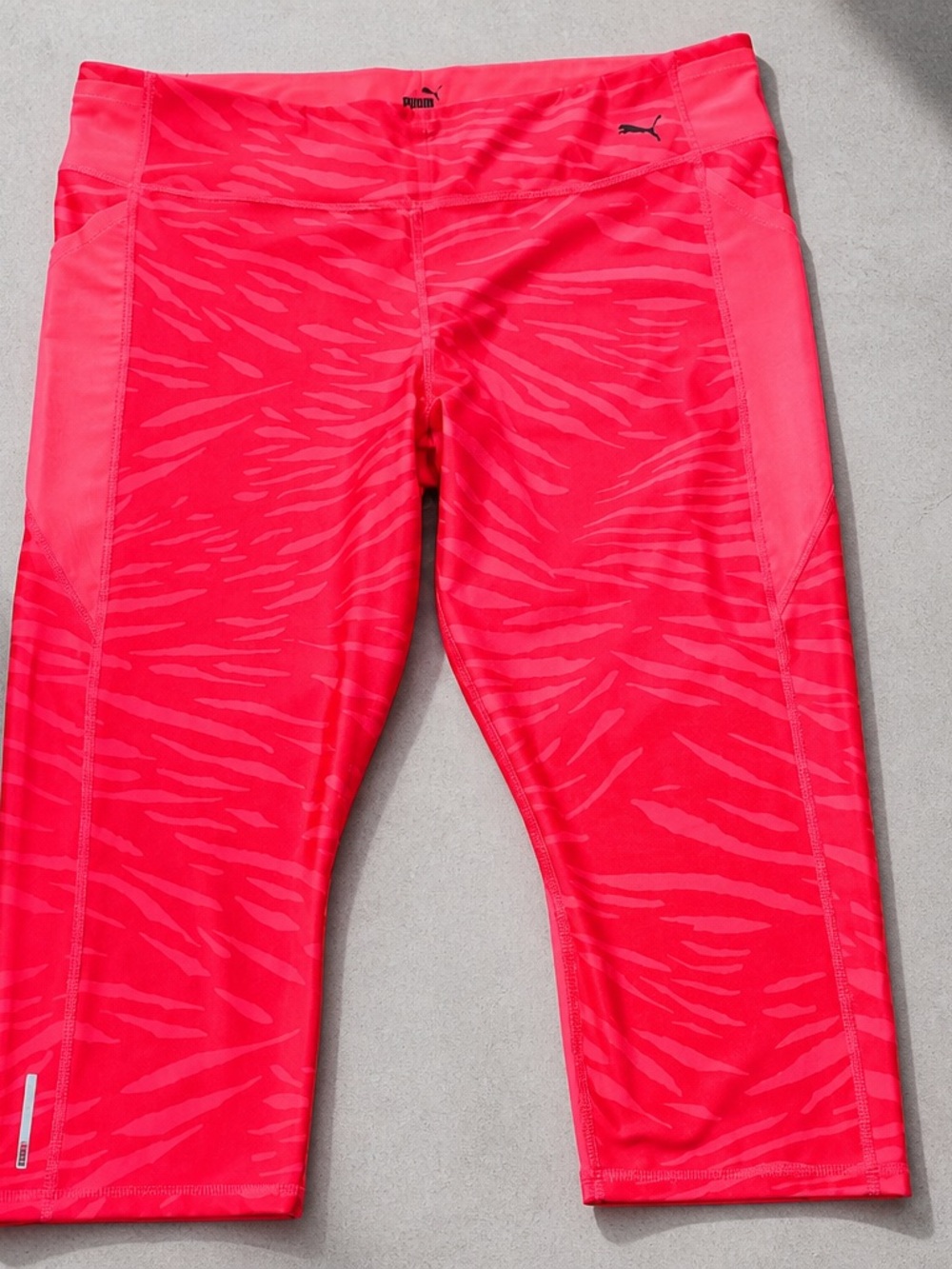 PUMA 2X Neon Pink Zebra Print Capri Leggings Side Pocket Reflective Activewear - Picture 6 of 11